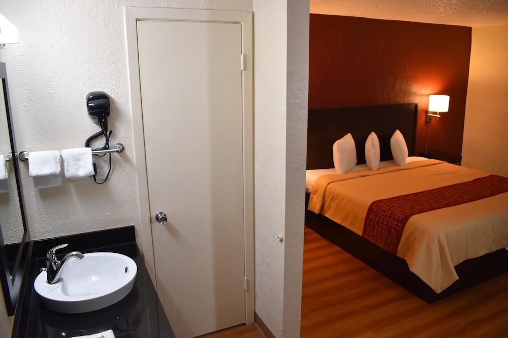 Red Roof Inn San Antonio Northeast - Rittiman Rd Экстерьер фото
