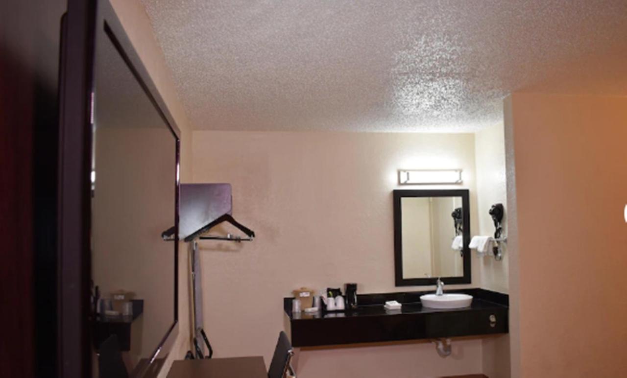 Red Roof Inn San Antonio Northeast - Rittiman Rd Экстерьер фото