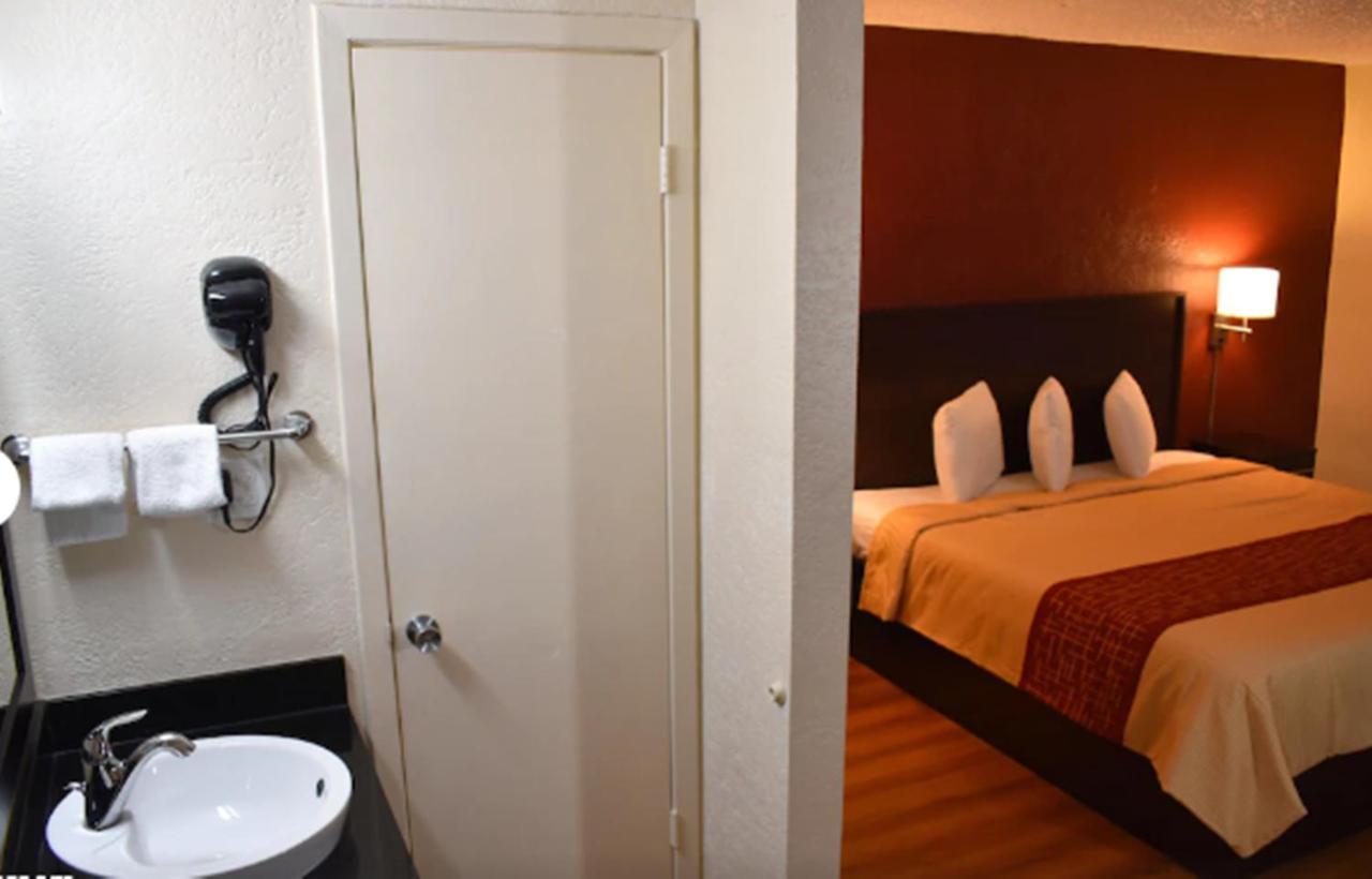 Red Roof Inn San Antonio Northeast - Rittiman Rd Экстерьер фото