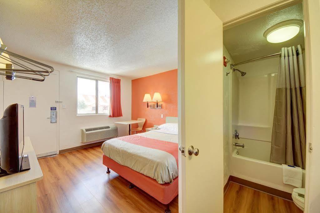 Red Roof Inn San Antonio Northeast - Rittiman Rd Экстерьер фото