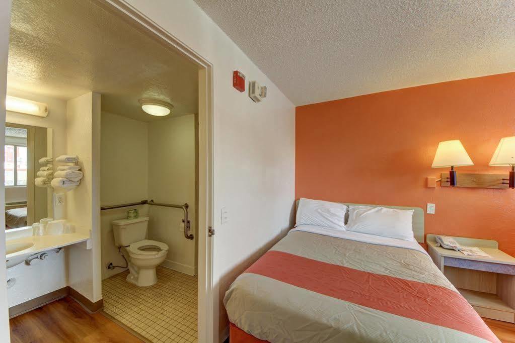 Red Roof Inn San Antonio Northeast - Rittiman Rd Экстерьер фото