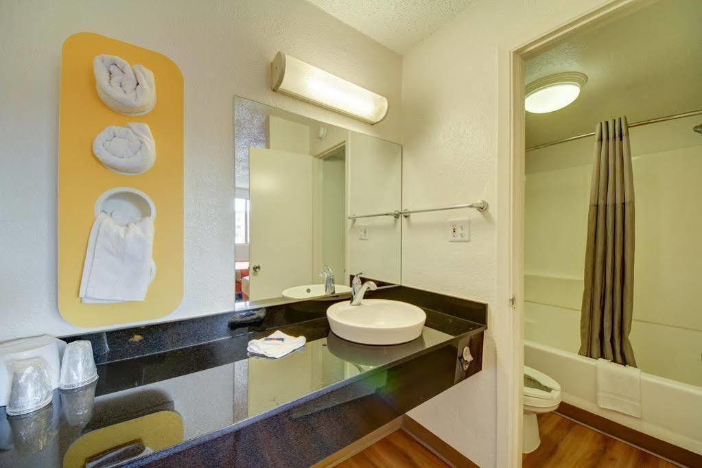 Red Roof Inn San Antonio Northeast - Rittiman Rd Экстерьер фото