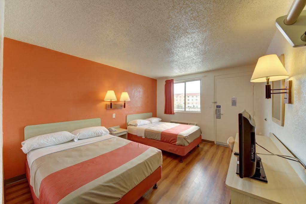 Red Roof Inn San Antonio Northeast - Rittiman Rd Экстерьер фото