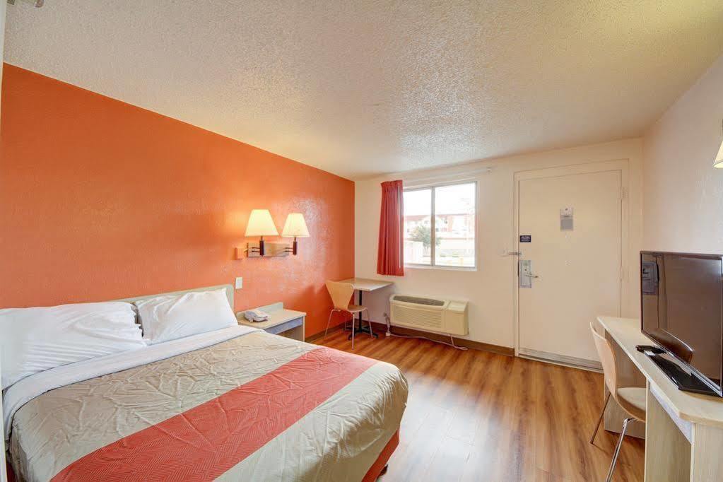 Red Roof Inn San Antonio Northeast - Rittiman Rd Экстерьер фото