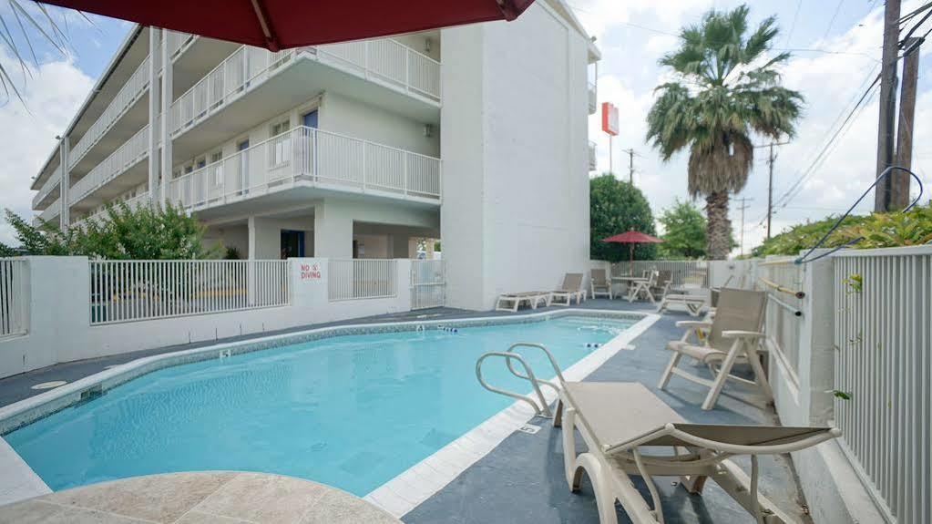 Red Roof Inn San Antonio Northeast - Rittiman Rd Экстерьер фото