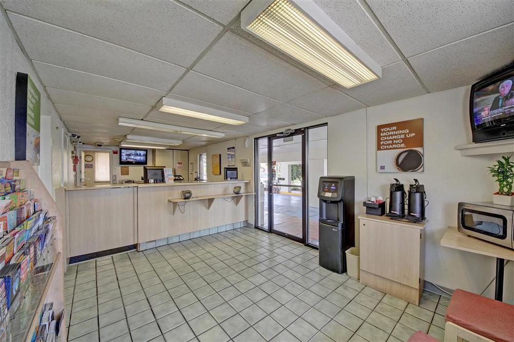 Red Roof Inn San Antonio Northeast - Rittiman Rd Интерьер фото