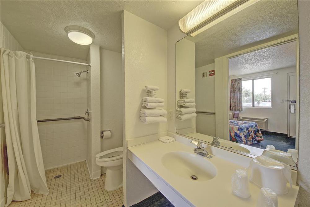 Red Roof Inn San Antonio Northeast - Rittiman Rd Номер фото